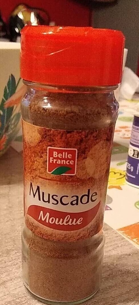 زجاجة جوزة الطيب مطحونة